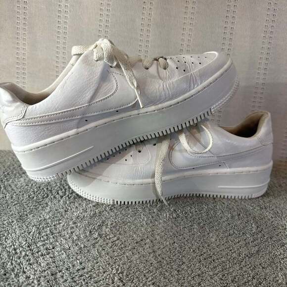 Nike Air Force 1 Sage Low Womens Triple White Platform Shoe Size 11.5 AR5339-100 - Picture 5 of 8